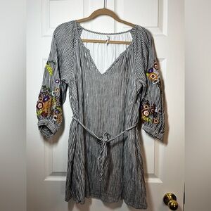 FEATHER AND BONE ANTHROPOLOGIE Striped Dress Floral Embroidery Sz Small Petite